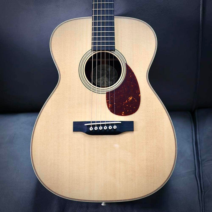 Collings 002H-T 14 Fret Traditional Package Collings Guitars