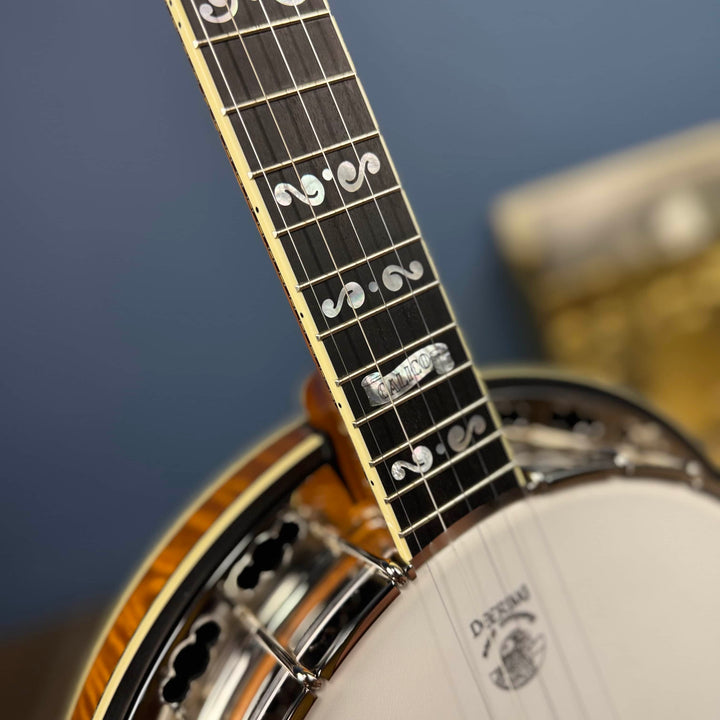 Deering Calico 5-String Banjo Demo Deering 5 String Banjos