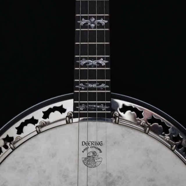 Deering Eagle II 19-Fret Tenor Banjo with Fiberskyn Head Deering 4 String Banjos